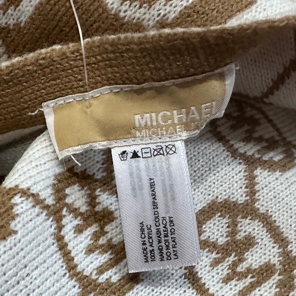 NWT- Micheal Kors Logo Scarf - Picture 7 of 7